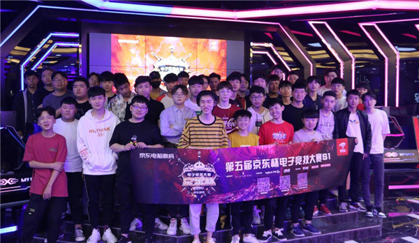 曾以坚韧的 曾以坚韧的